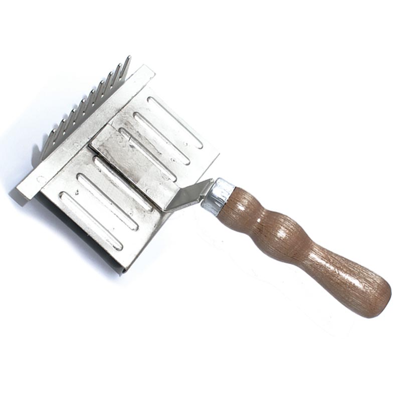 Curry comb iron with wooden handle
