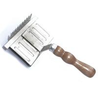 CURRY COMB IRON WITH WOODEN HANDLE
